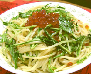 マルショウ料理レシピ　いくらの料理：イクラと水菜のスパゲティー